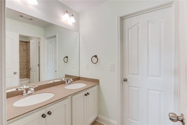 1005 Silver Thorne Drive, Loganville, GA 30052