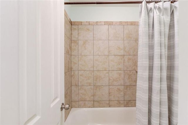 1005 Silver Thorne Drive, Loganville, GA 30052