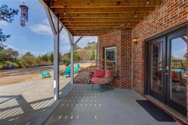 1005 Silver Thorne Drive, Loganville, GA 30052