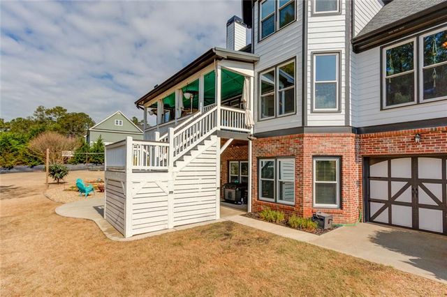 1005 Silver Thorne Drive, Loganville, GA 30052