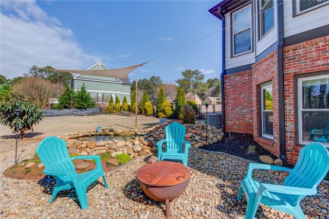 1005 Silver Thorne Drive, Loganville, GA 30052