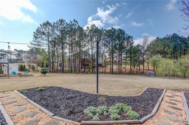 1005 Silver Thorne Drive, Loganville, GA 30052