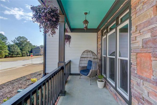 1005 Silver Thorne Drive, Loganville, GA 30052