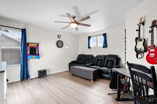 2452 W Astonte Dr, Meridian, ID 83646