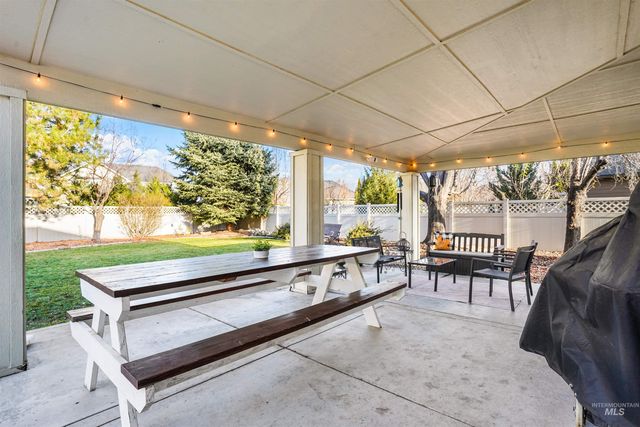 2452 W Astonte Dr, Meridian, ID 83646