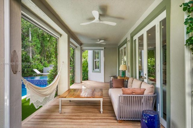 4090 Barbarossa Ave, Miami, FL 33133