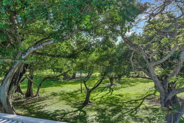 4090 Barbarossa Ave, Miami, FL 33133
