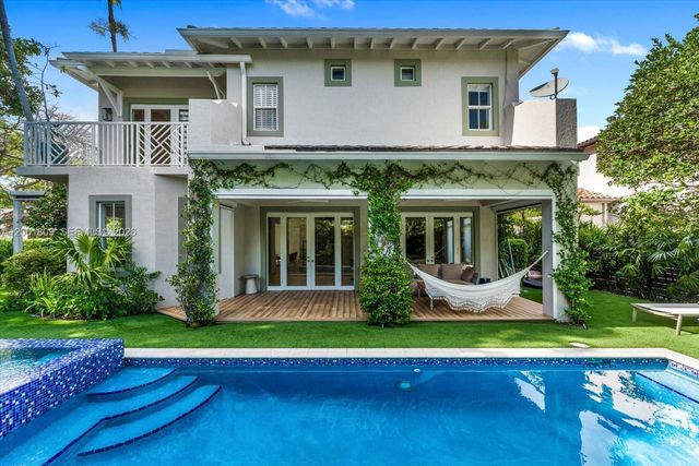4090 Barbarossa Ave, Miami, FL 33133