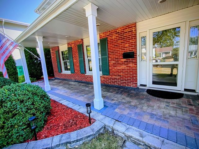 1367 S Elizabeth Street, Lombard, IL 60148