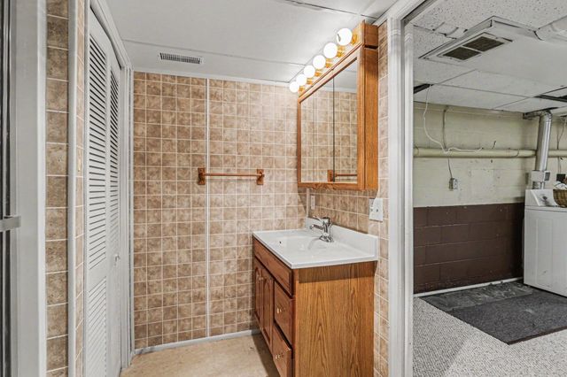 2437 Amelith Road, Bay City, MI 48706