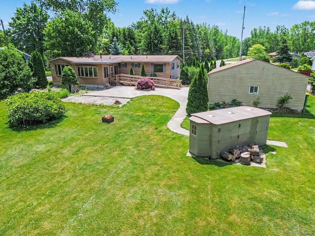 2437 Amelith Road, Bay City, MI 48706