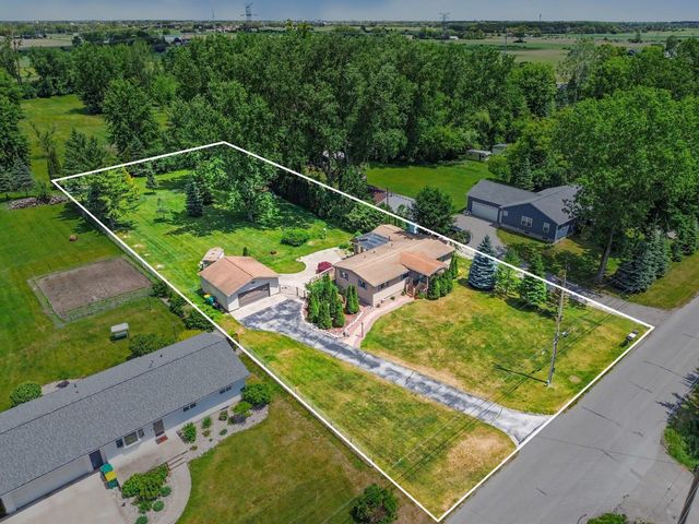 2437 Amelith Road, Bay City, MI 48706