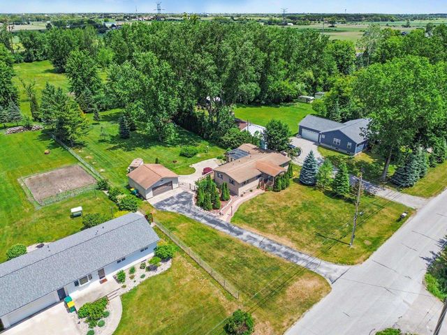 2437 Amelith Road, Bay City, MI 48706