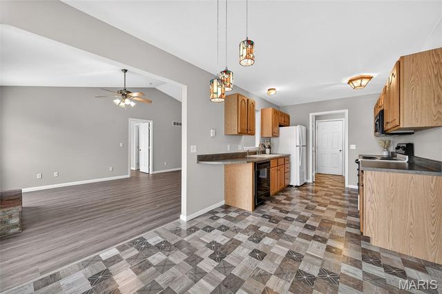 613 Meadowview Court, Warrenton, MO 63383