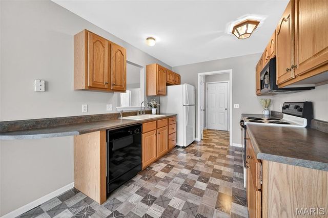 613 Meadowview Court, Warrenton, MO 63383