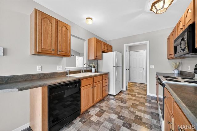 613 Meadowview Court, Warrenton, MO 63383