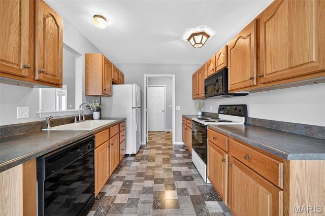 613 Meadowview Court, Warrenton, MO 63383