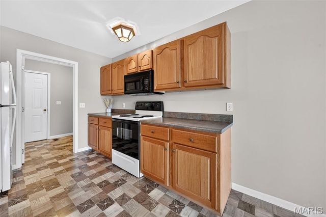 613 Meadowview Court, Warrenton, MO 63383