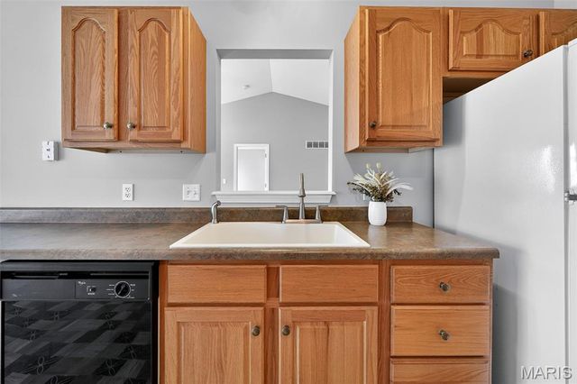 613 Meadowview Court, Warrenton, MO 63383