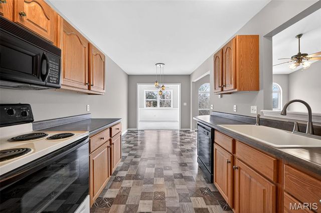 613 Meadowview Court, Warrenton, MO 63383