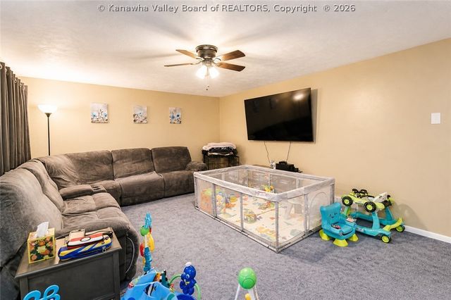 628 Cross Lanes Drive, Nitro, WV 25143