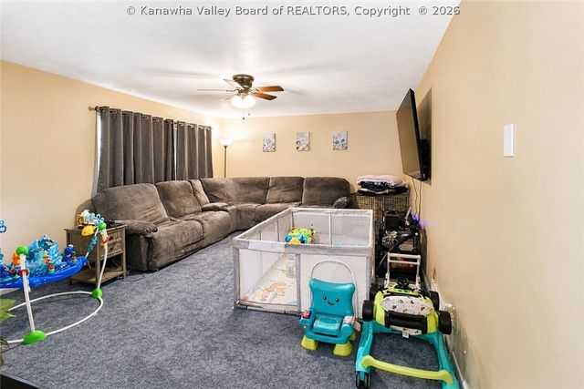 628 Cross Lanes Drive, Nitro, WV 25143