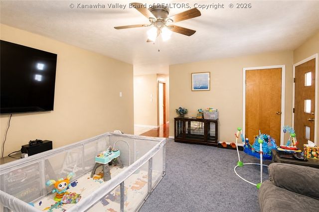 628 Cross Lanes Drive, Nitro, WV 25143