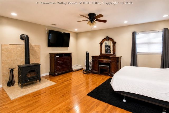 628 Cross Lanes Drive, Nitro, WV 25143