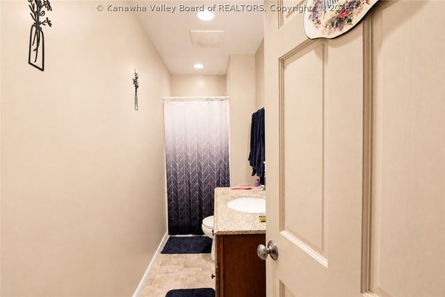 628 Cross Lanes Drive, Nitro, WV 25143