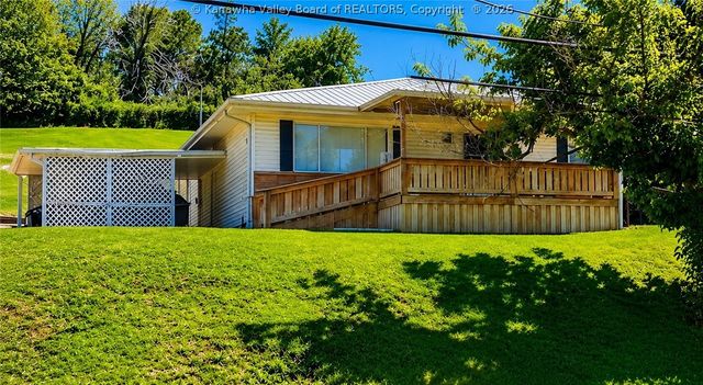 628 Cross Lanes Drive, Nitro, WV 25143