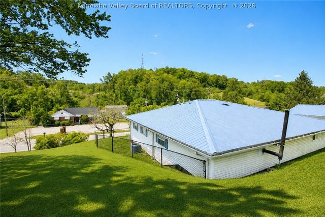628 Cross Lanes Drive, Nitro, WV 25143