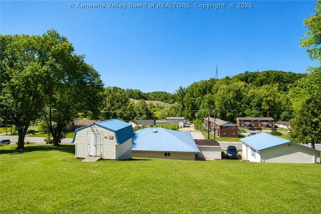 628 Cross Lanes Drive, Nitro, WV 25143
