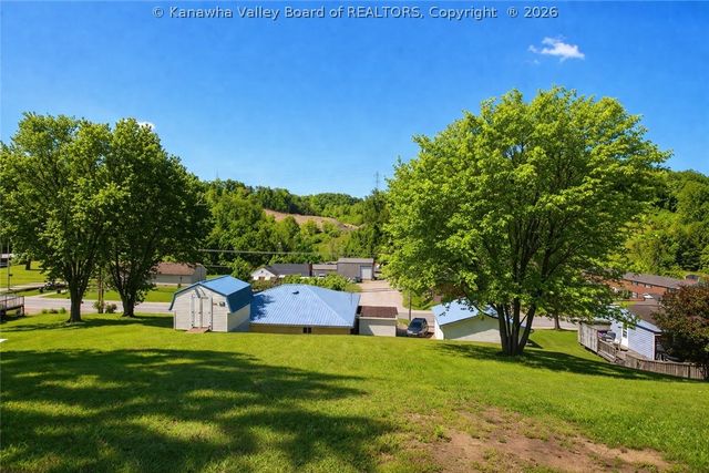 628 Cross Lanes Drive, Nitro, WV 25143
