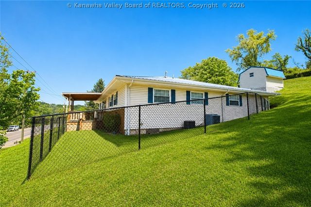 628 Cross Lanes Drive, Nitro, WV 25143