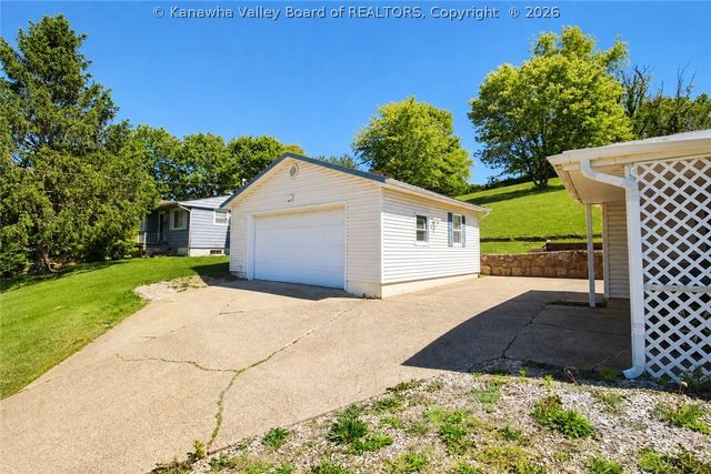 628 Cross Lanes Drive, Nitro, WV 25143