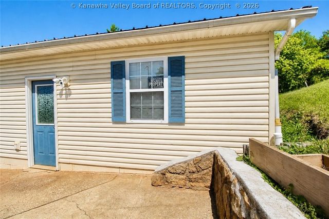 628 Cross Lanes Drive, Nitro, WV 25143