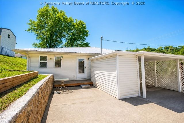 628 Cross Lanes Drive, Nitro, WV 25143
