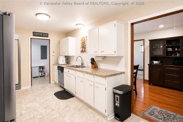 628 Cross Lanes Drive, Nitro, WV 25143