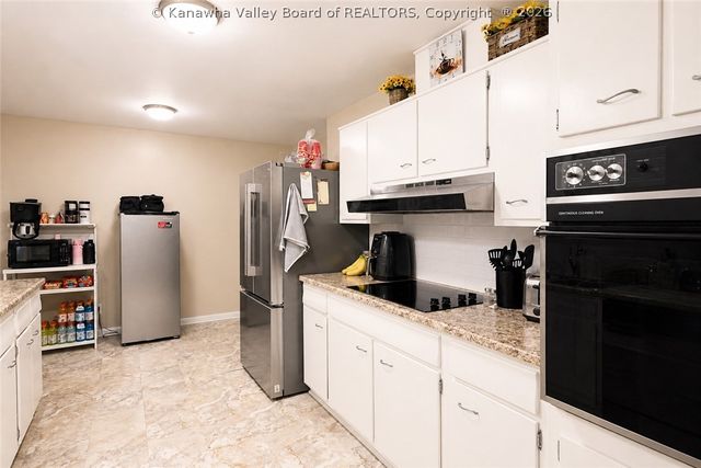 628 Cross Lanes Drive, Nitro, WV 25143