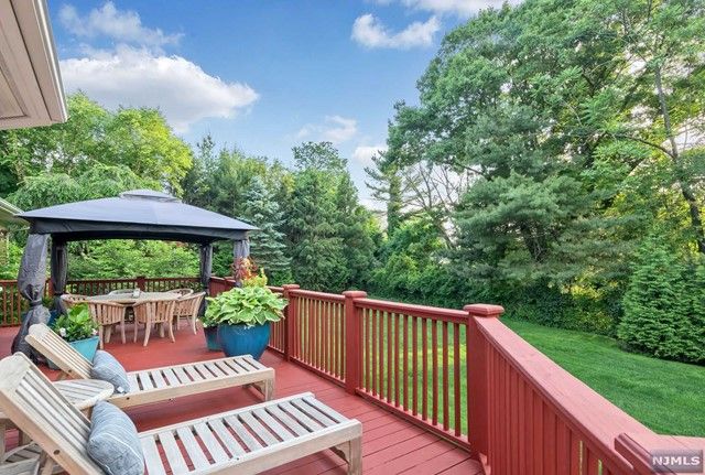108 Garden Court, Franklin Lakes, NJ 07417