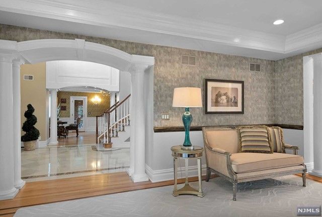 108 Garden Court, Franklin Lakes, NJ 07417