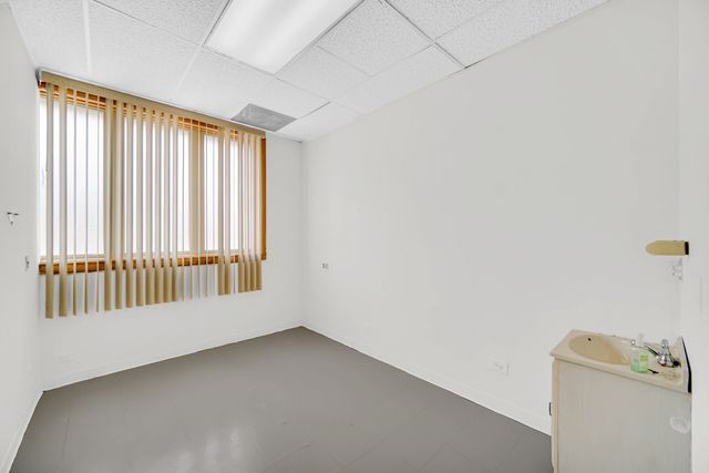 2201 W Roosevelt Road, Broadview, IL 60155