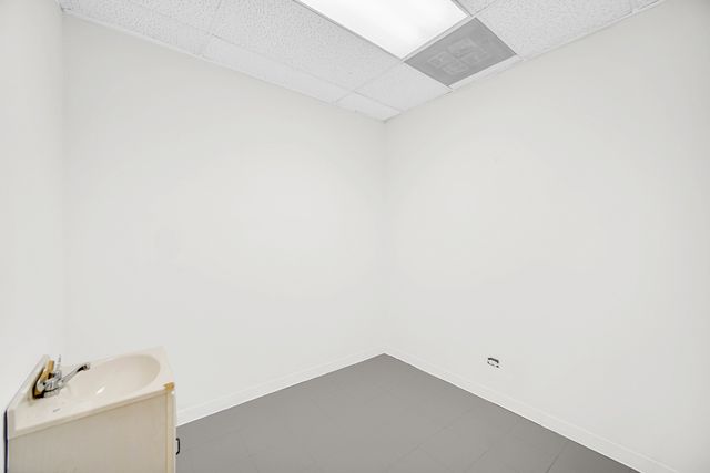 2201 W Roosevelt Road, Broadview, IL 60155