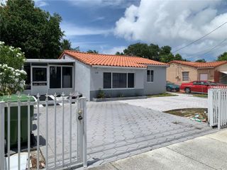 638 SW 10th St, Hallandale Beach, FL 33009