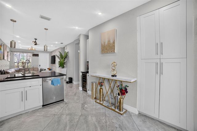 3227 NW 32nd Terrace, Oakland Park, FL 33309