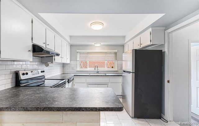 29362 Desmond Drive, Warren, MI 48093