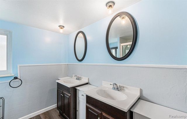 29362 Desmond Drive, Warren, MI 48093