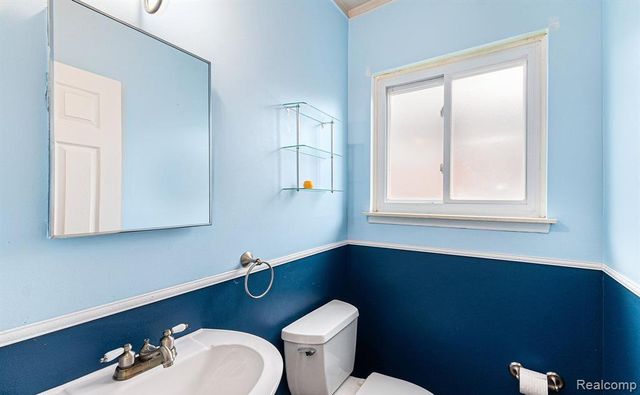 29362 Desmond Drive, Warren, MI 48093