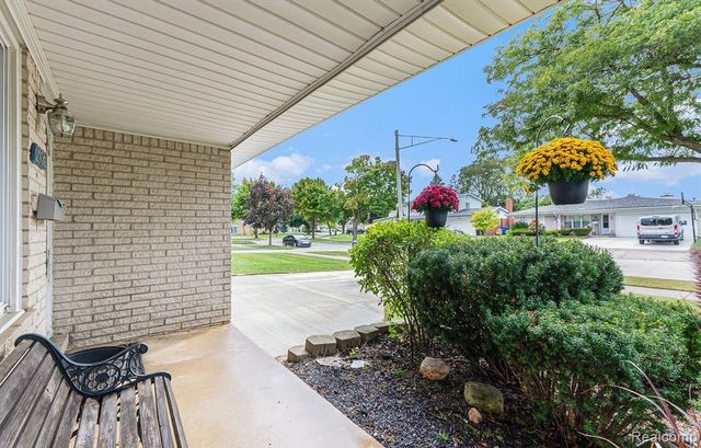 29362 Desmond Drive, Warren, MI 48093