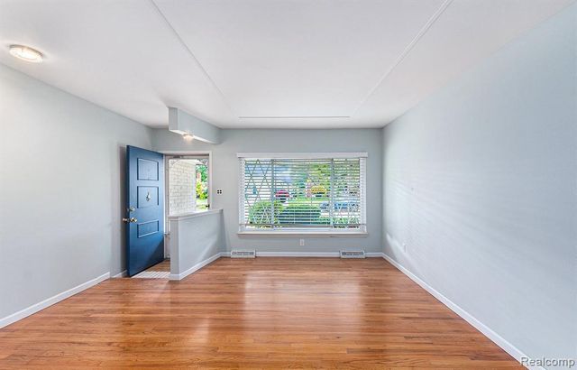 29362 Desmond Drive, Warren, MI 48093